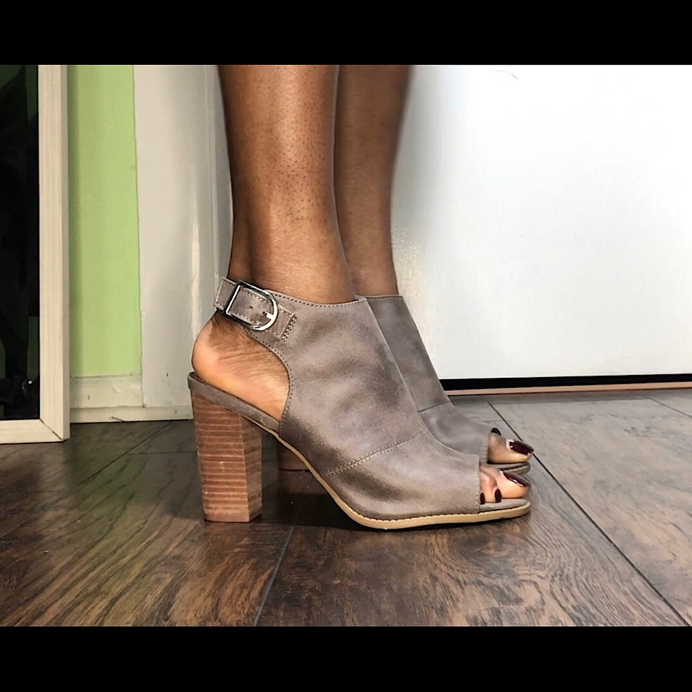 NWOT Peep Toe Gray Textured Leather Stack Booties